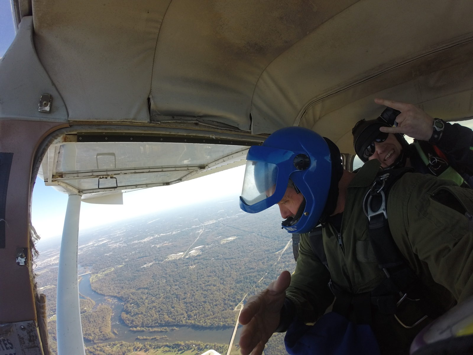 Read more about the article Tandem Skydiving discount special in Virginia.