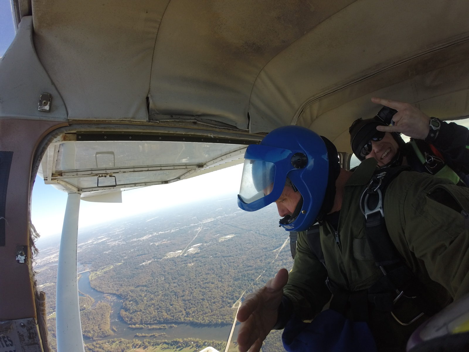 You are currently viewing Tandem Skydiving discount special in Virginia.